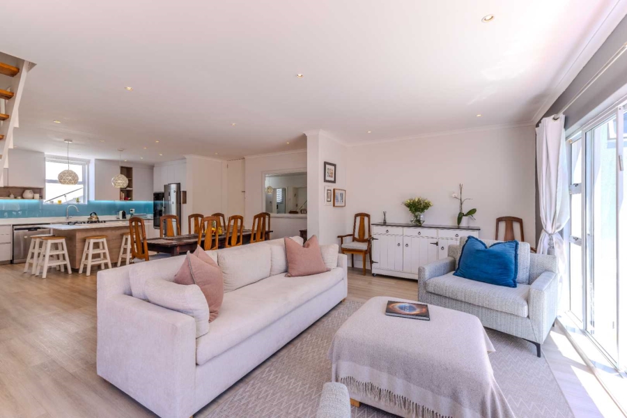 To Let 4 Bedroom Property for Rent in Fresnaye Western Cape